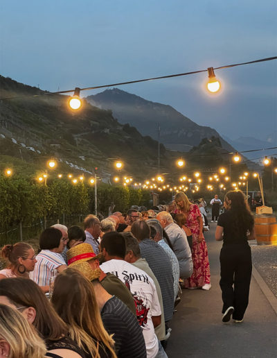 Tavolata en Valais le soir